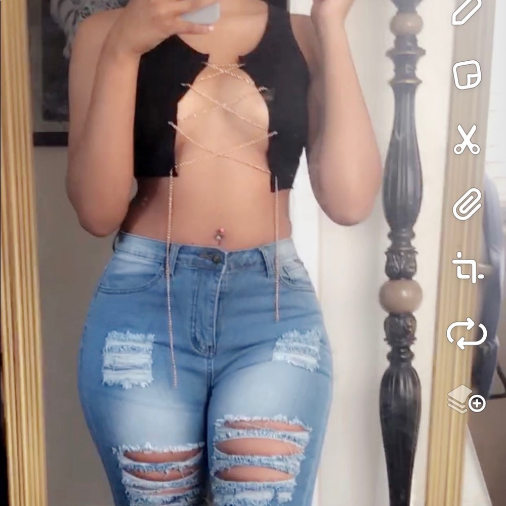 Ripped Jean - Picture 2 of 4